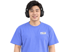 戴耳机、面带微笑的服务工程师