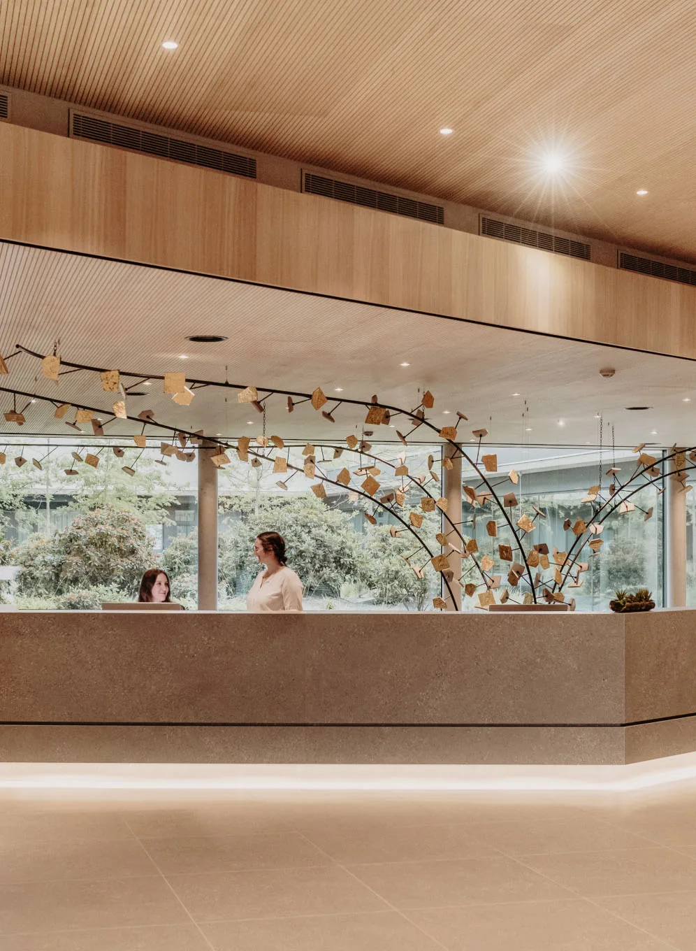 Beleuchtung der Rezeption am MilliSense Campus 酒店接待处的照明